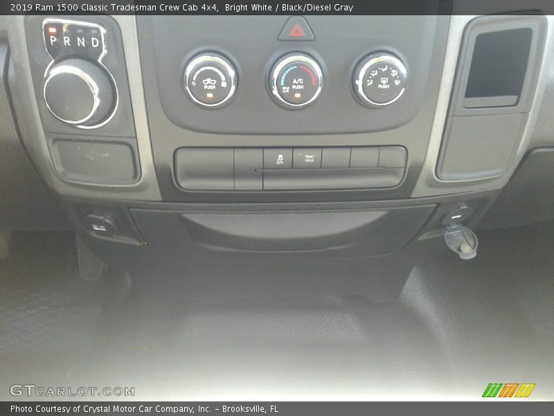 Bright White / Black/Diesel Gray 2019 Ram 1500 Classic Tradesman Crew Cab 4x4