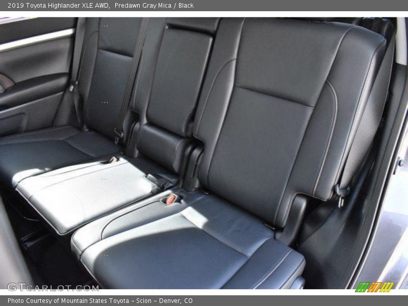 Predawn Gray Mica / Black 2019 Toyota Highlander XLE AWD