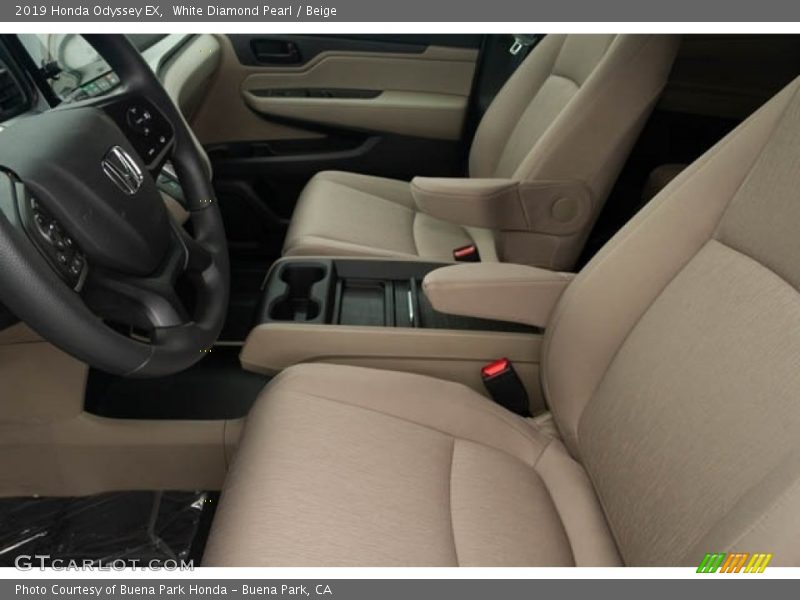 White Diamond Pearl / Beige 2019 Honda Odyssey EX