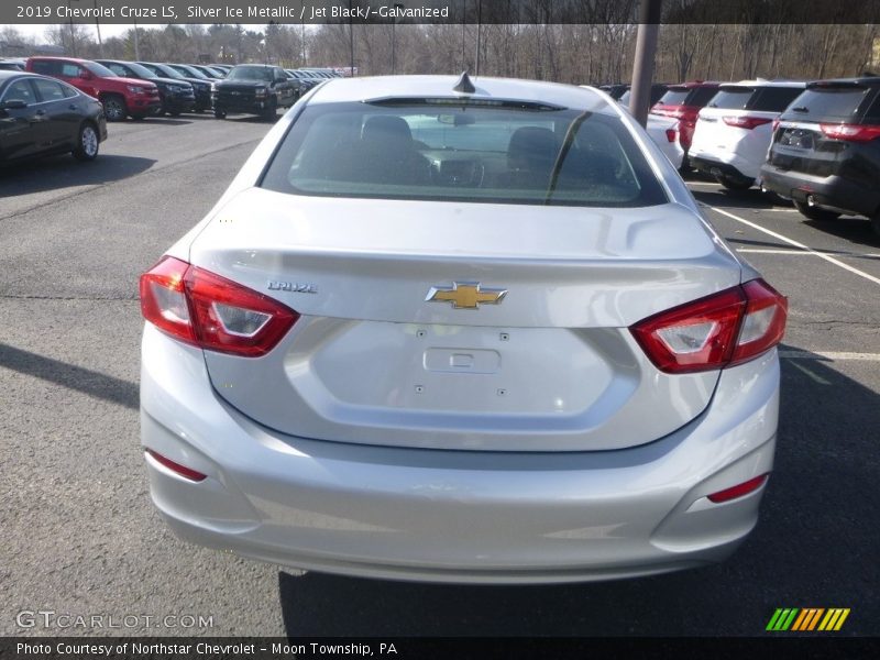 Silver Ice Metallic / Jet Black/­Galvanized 2019 Chevrolet Cruze LS