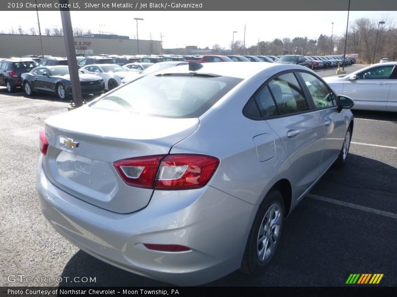 Silver Ice Metallic / Jet Black/­Galvanized 2019 Chevrolet Cruze LS