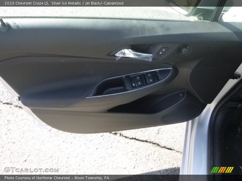 Silver Ice Metallic / Jet Black/­Galvanized 2019 Chevrolet Cruze LS
