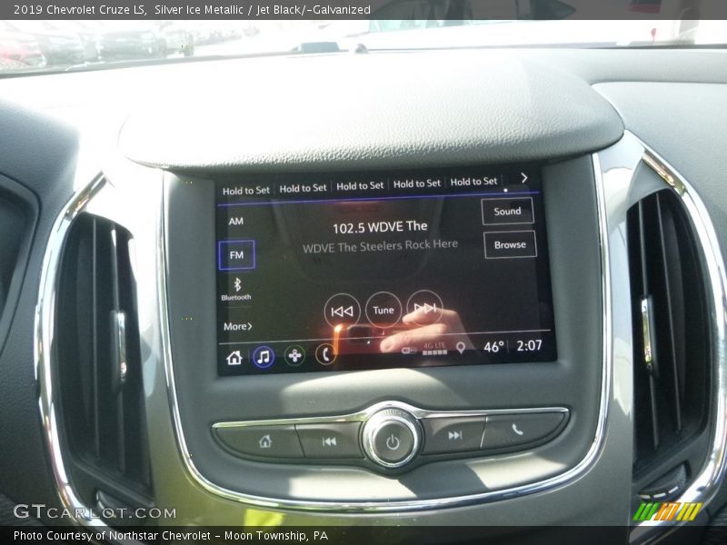 Silver Ice Metallic / Jet Black/­Galvanized 2019 Chevrolet Cruze LS