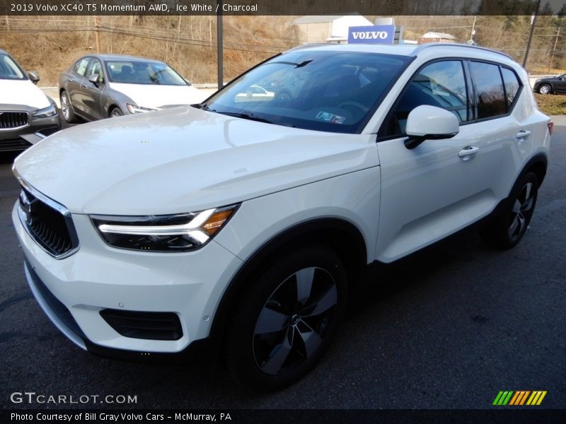 Ice White / Charcoal 2019 Volvo XC40 T5 Momentum AWD