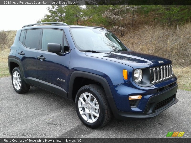 Front 3/4 View of 2019 Renegade Sport 4x4