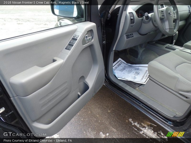 Magnetic Black / Steel 2018 Nissan Frontier S Crew Cab 4x4