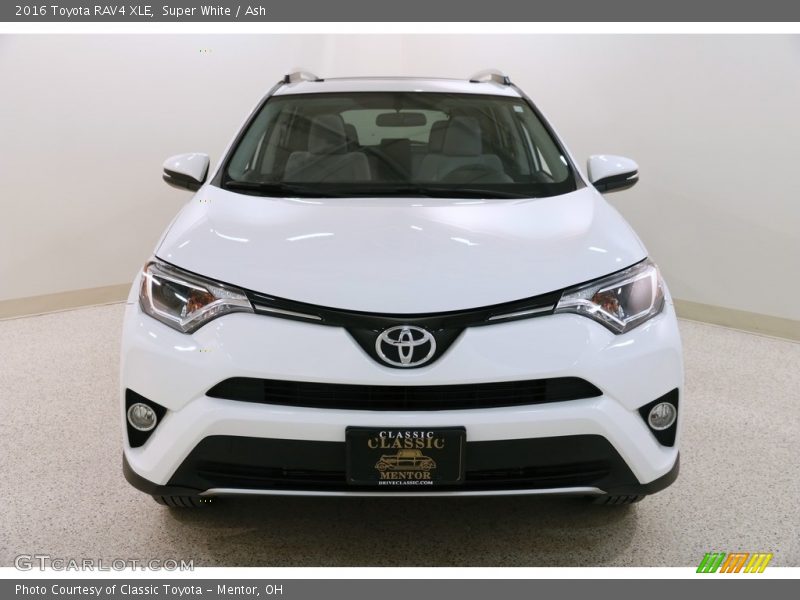 Super White / Ash 2016 Toyota RAV4 XLE