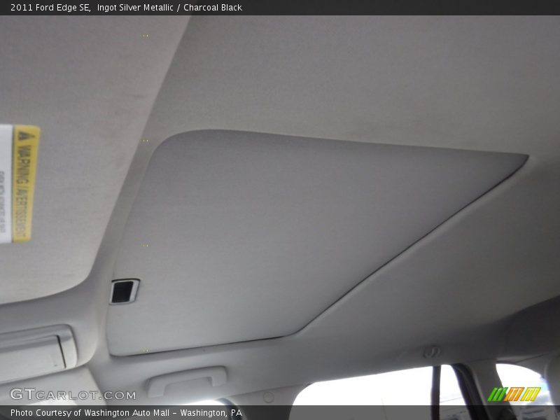 Ingot Silver Metallic / Charcoal Black 2011 Ford Edge SE