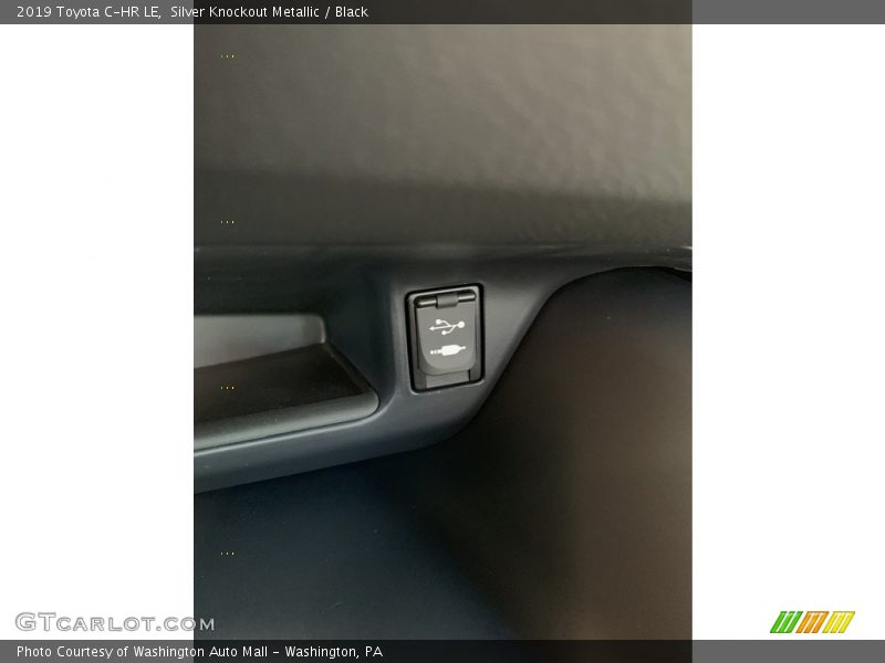 Silver Knockout Metallic / Black 2019 Toyota C-HR LE