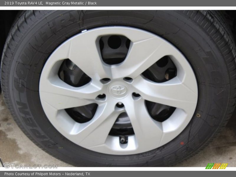 Magnetic Gray Metallic / Black 2019 Toyota RAV4 LE