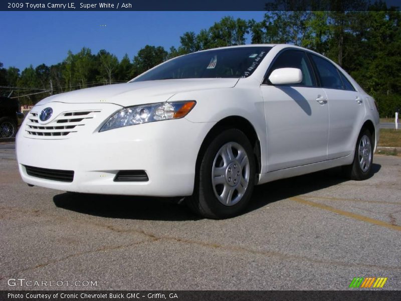 Super White / Ash 2009 Toyota Camry LE
