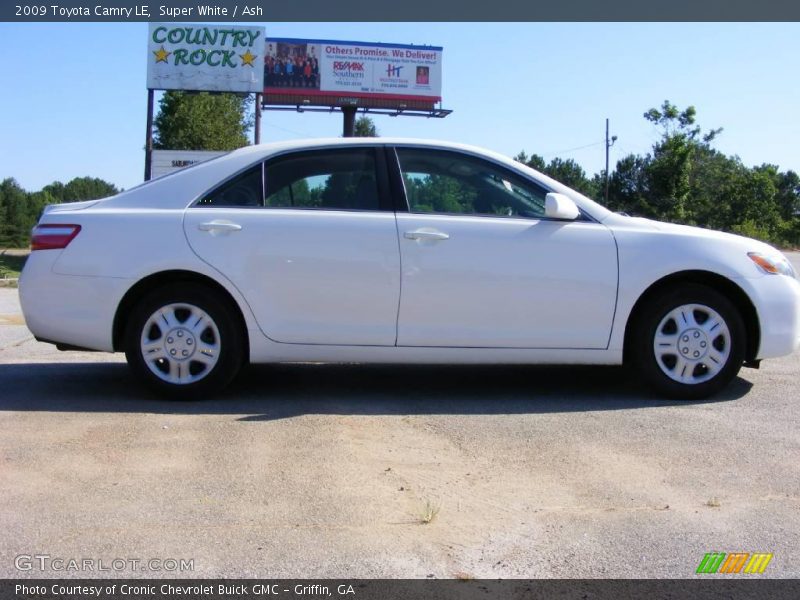 Super White / Ash 2009 Toyota Camry LE