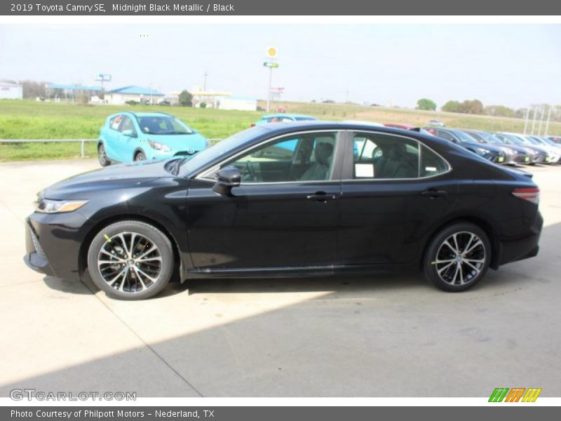 Midnight Black Metallic / Black 2019 Toyota Camry SE