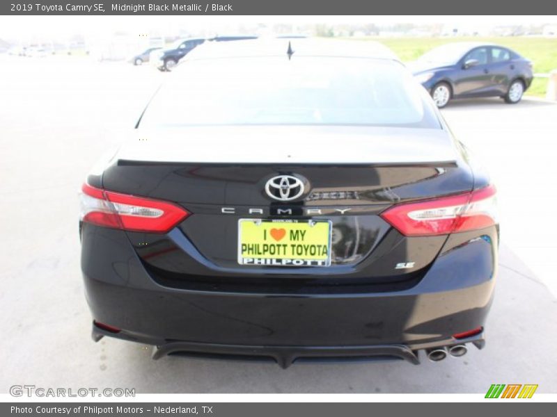 Midnight Black Metallic / Black 2019 Toyota Camry SE