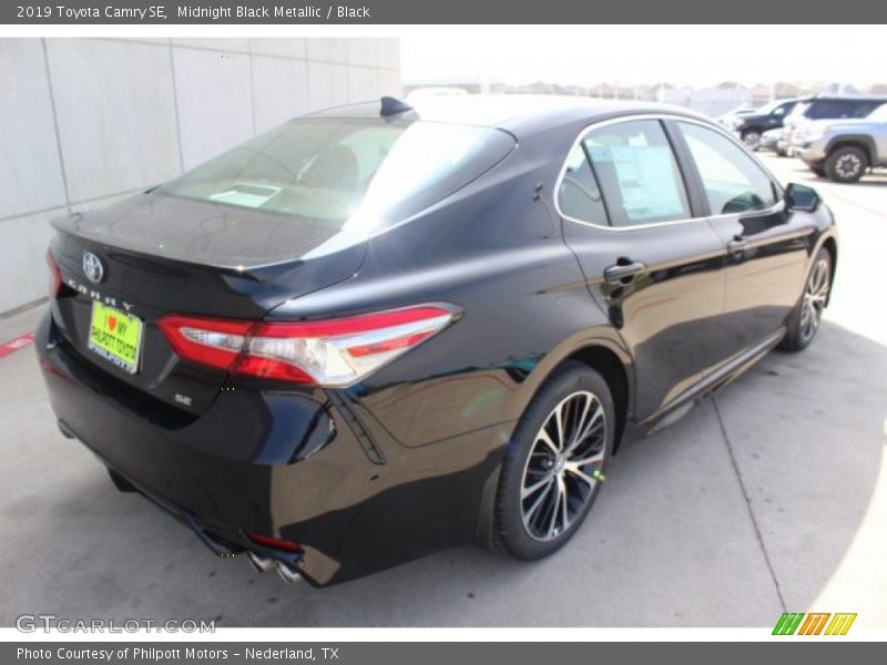 Midnight Black Metallic / Black 2019 Toyota Camry SE