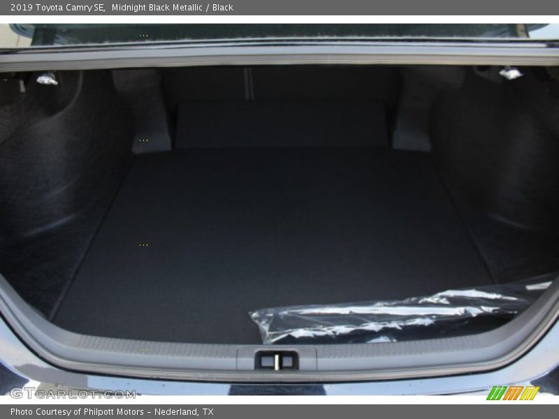 Midnight Black Metallic / Black 2019 Toyota Camry SE