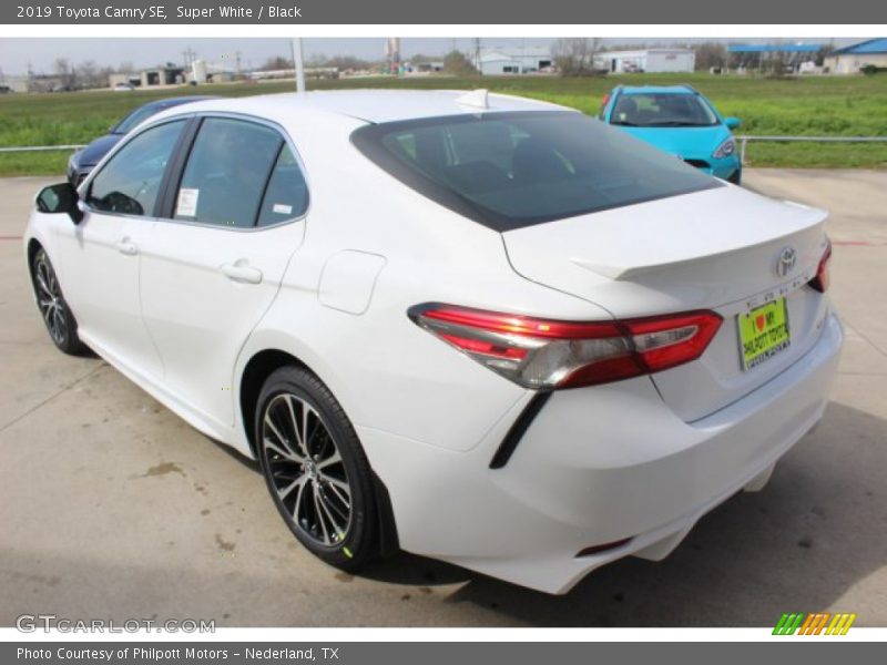 Super White / Black 2019 Toyota Camry SE