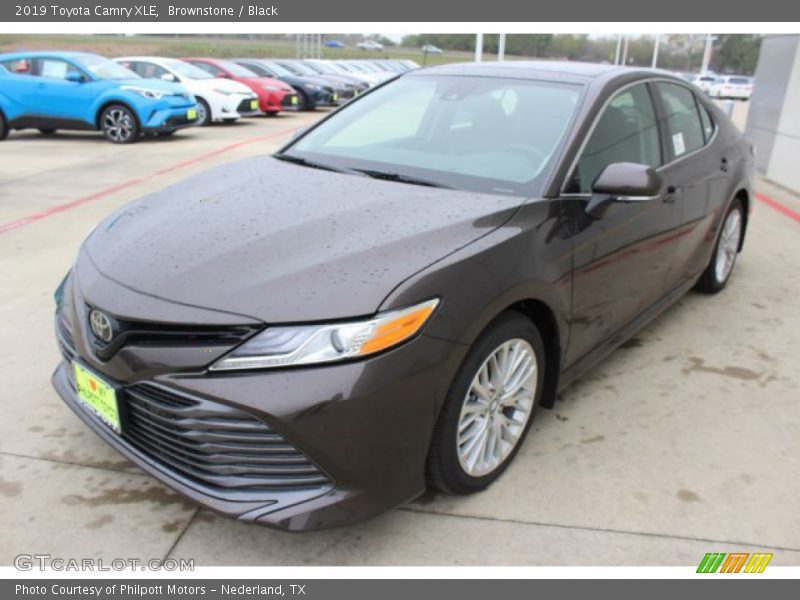 Brownstone / Black 2019 Toyota Camry XLE