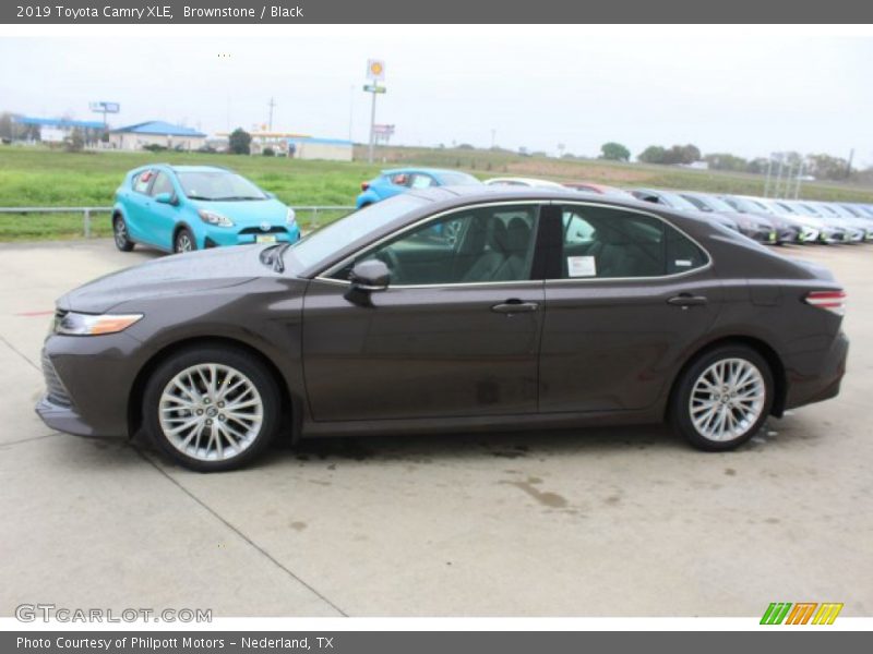Brownstone / Black 2019 Toyota Camry XLE
