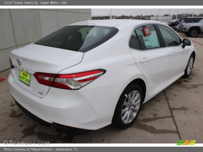 Super White / Ash 2019 Toyota Camry LE