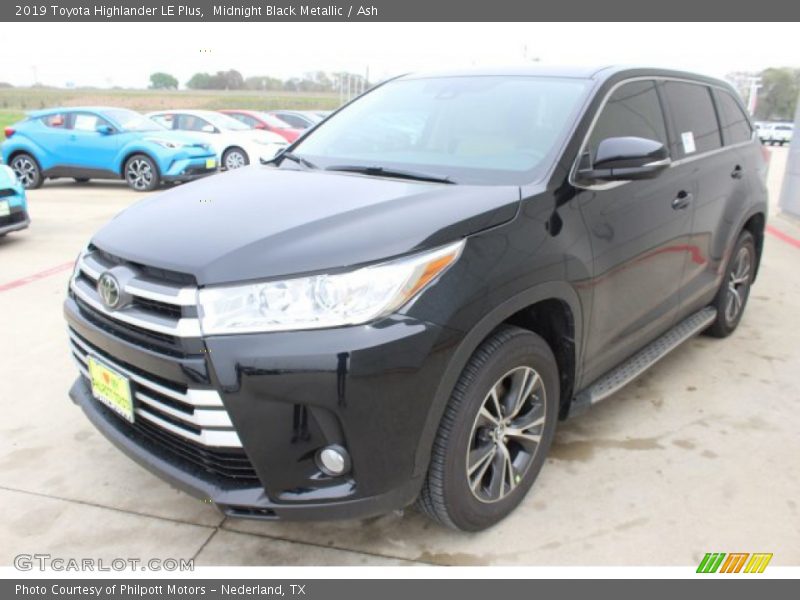 Midnight Black Metallic / Ash 2019 Toyota Highlander LE Plus