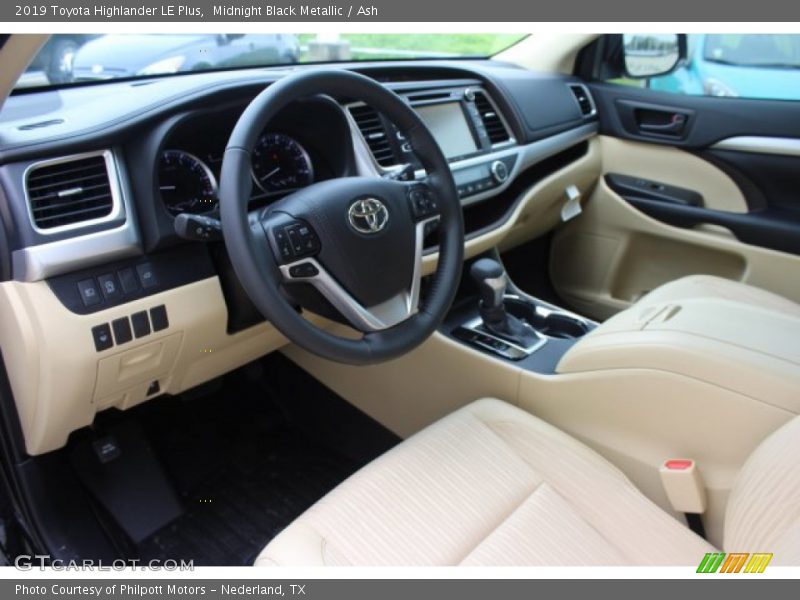 Midnight Black Metallic / Ash 2019 Toyota Highlander LE Plus