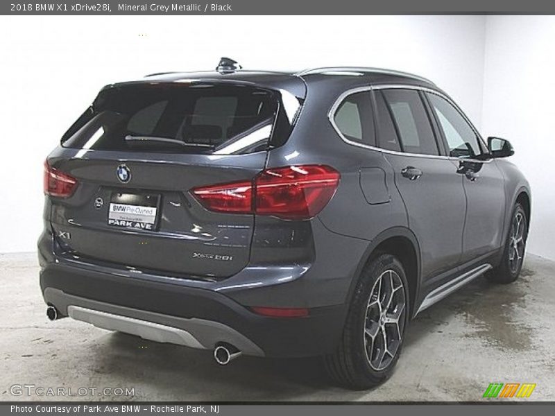 Mineral Grey Metallic / Black 2018 BMW X1 xDrive28i