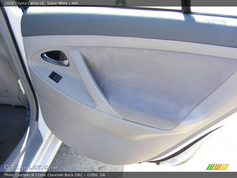 Super White / Ash 2009 Toyota Camry LE