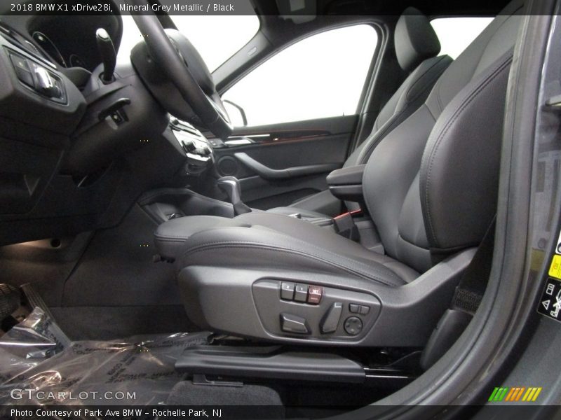 Mineral Grey Metallic / Black 2018 BMW X1 xDrive28i