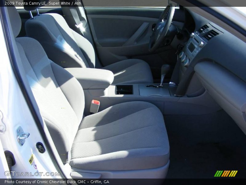 Super White / Ash 2009 Toyota Camry LE