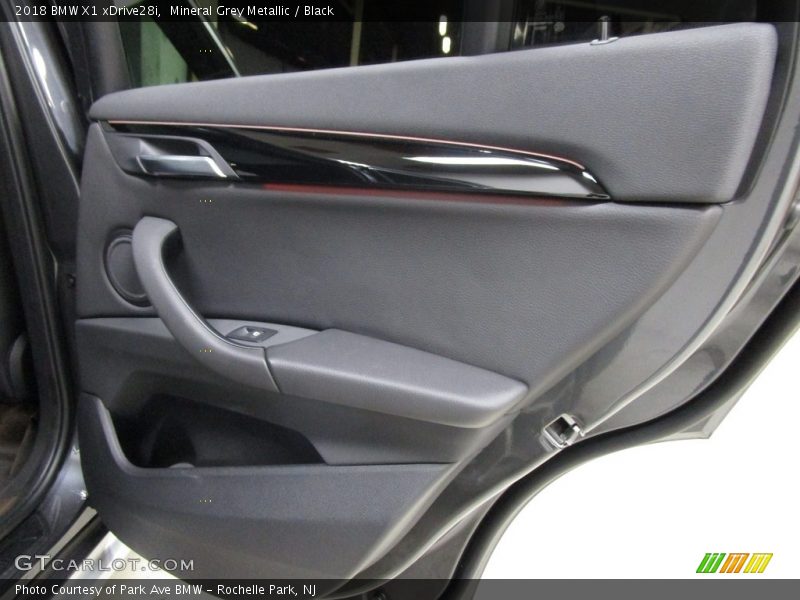 Mineral Grey Metallic / Black 2018 BMW X1 xDrive28i