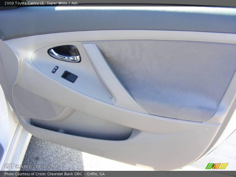Super White / Ash 2009 Toyota Camry LE