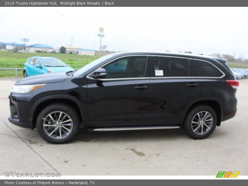 Midnight Black Metallic / Black 2019 Toyota Highlander XLE
