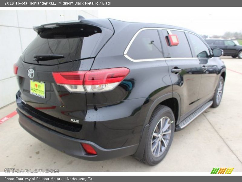 Midnight Black Metallic / Black 2019 Toyota Highlander XLE