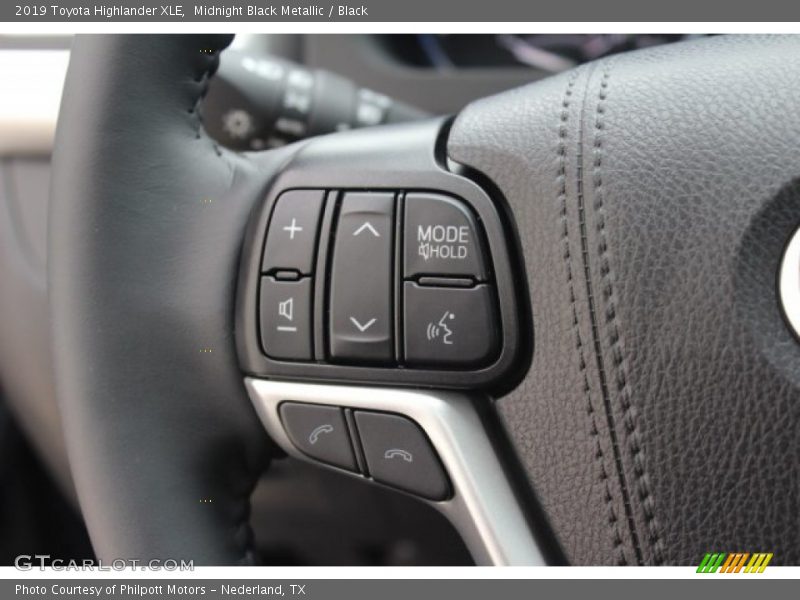 Midnight Black Metallic / Black 2019 Toyota Highlander XLE