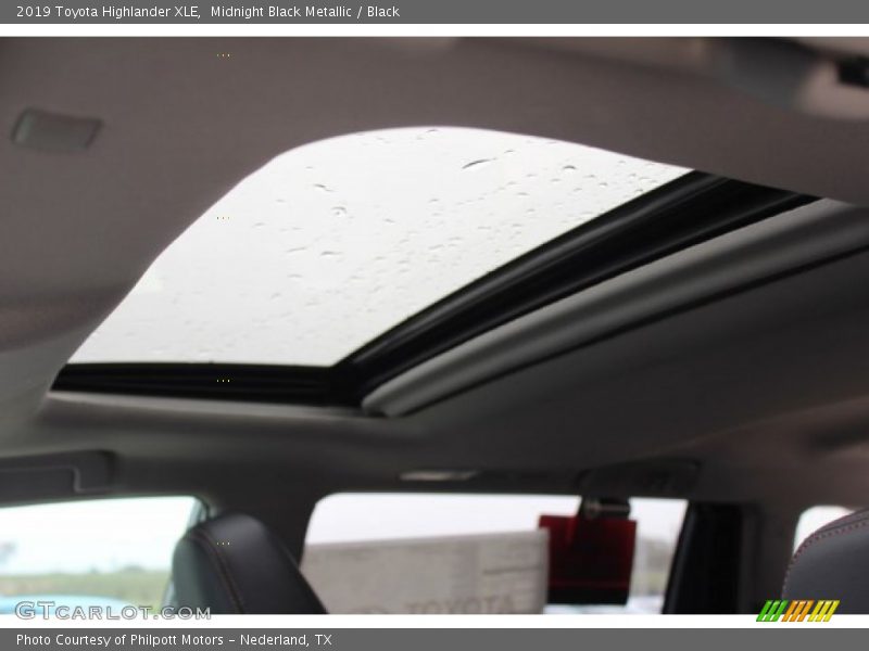 Midnight Black Metallic / Black 2019 Toyota Highlander XLE