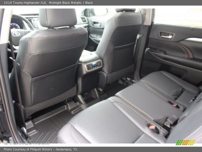 Midnight Black Metallic / Black 2019 Toyota Highlander XLE