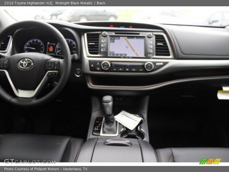 Midnight Black Metallic / Black 2019 Toyota Highlander XLE
