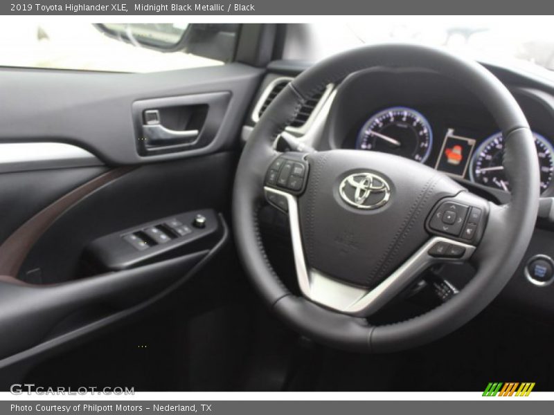 Midnight Black Metallic / Black 2019 Toyota Highlander XLE