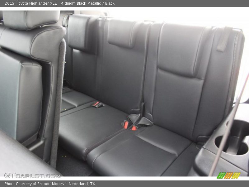 Midnight Black Metallic / Black 2019 Toyota Highlander XLE