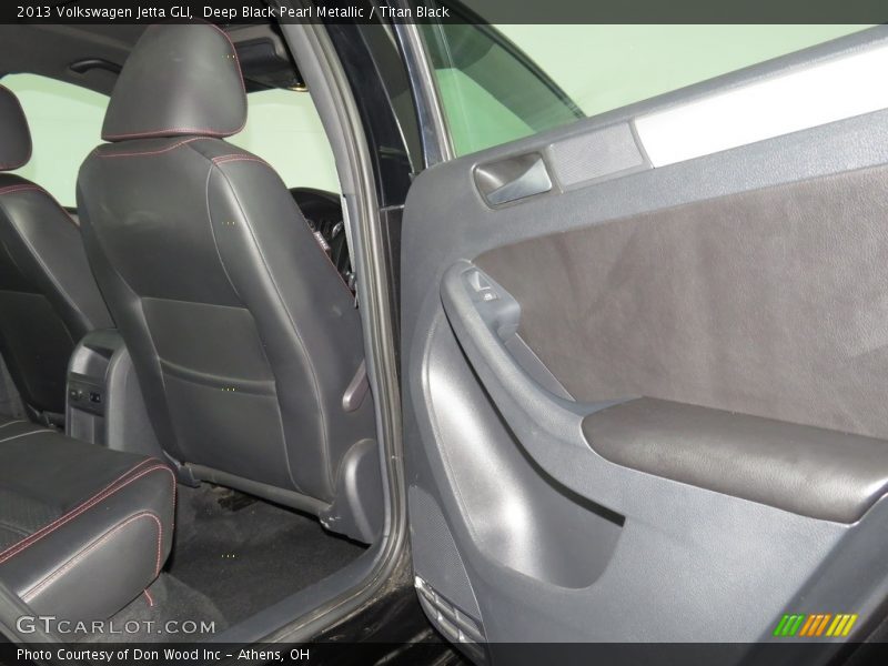 Deep Black Pearl Metallic / Titan Black 2013 Volkswagen Jetta GLI