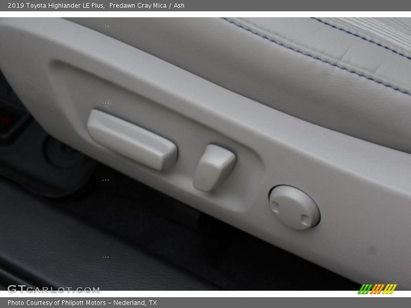 Predawn Gray Mica / Ash 2019 Toyota Highlander LE Plus