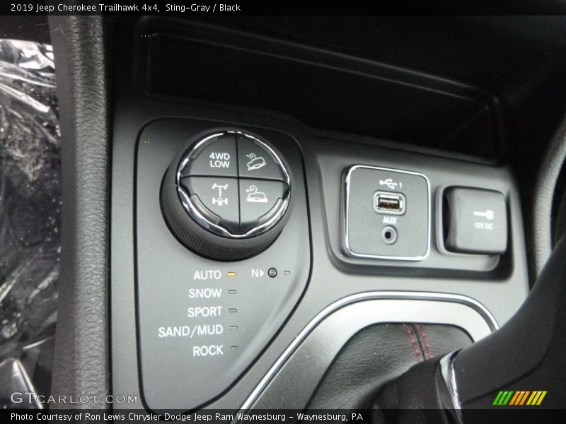 Sting-Gray / Black 2019 Jeep Cherokee Trailhawk 4x4