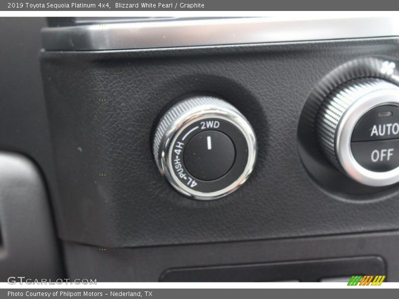 Blizzard White Pearl / Graphite 2019 Toyota Sequoia Platinum 4x4