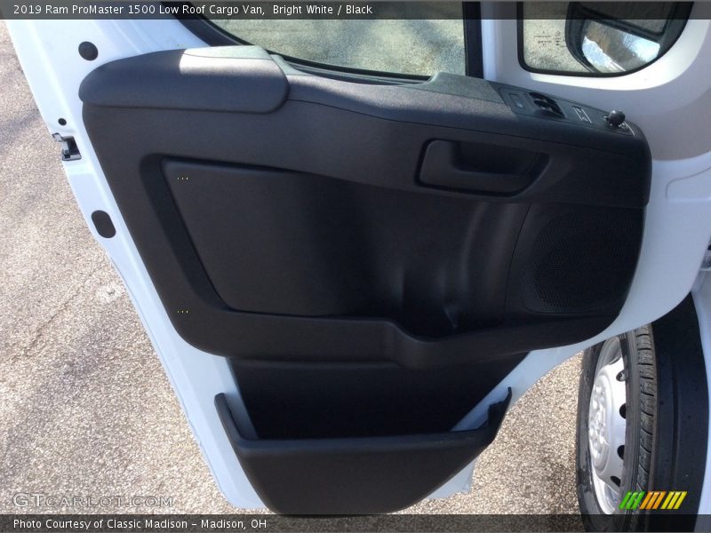 Bright White / Black 2019 Ram ProMaster 1500 Low Roof Cargo Van