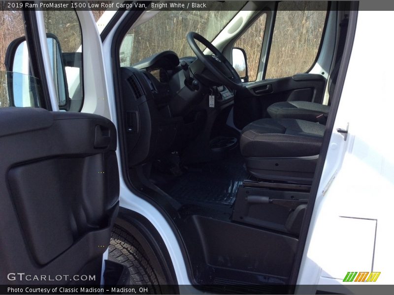 Bright White / Black 2019 Ram ProMaster 1500 Low Roof Cargo Van