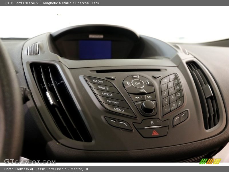 Magnetic Metallic / Charcoal Black 2016 Ford Escape SE
