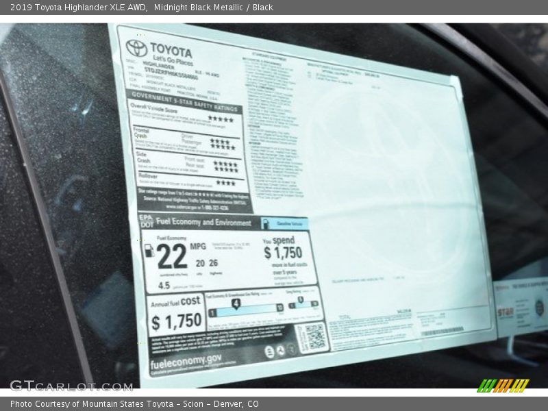 Midnight Black Metallic / Black 2019 Toyota Highlander XLE AWD
