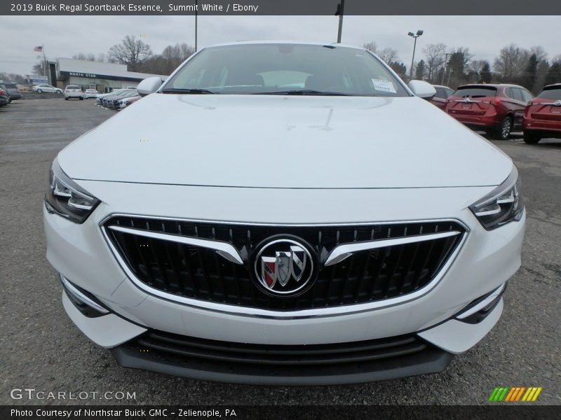 Summit White / Ebony 2019 Buick Regal Sportback Essence