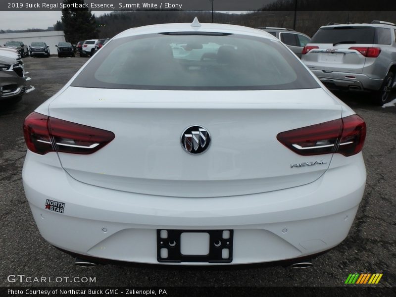 Summit White / Ebony 2019 Buick Regal Sportback Essence
